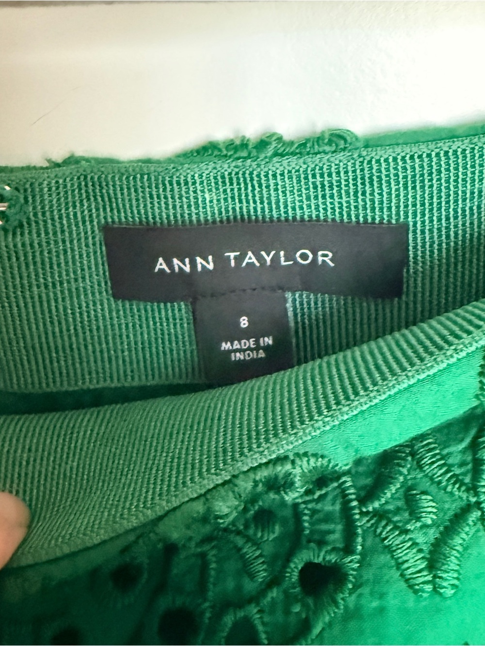 Ann Taylor Green Eyelet Lace Pencil Skirt Size 8 - Picture 3 of 4
